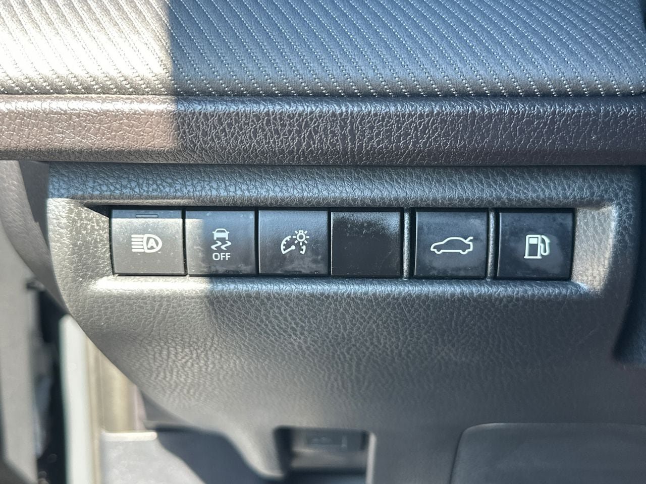Used 2025 Toyota Camry SE w/ Multimedia Upgrade Package FWD image 34