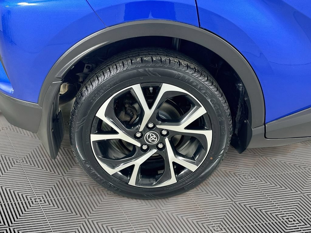 Used 2018 Toyota C-HR XLE FWD image 29