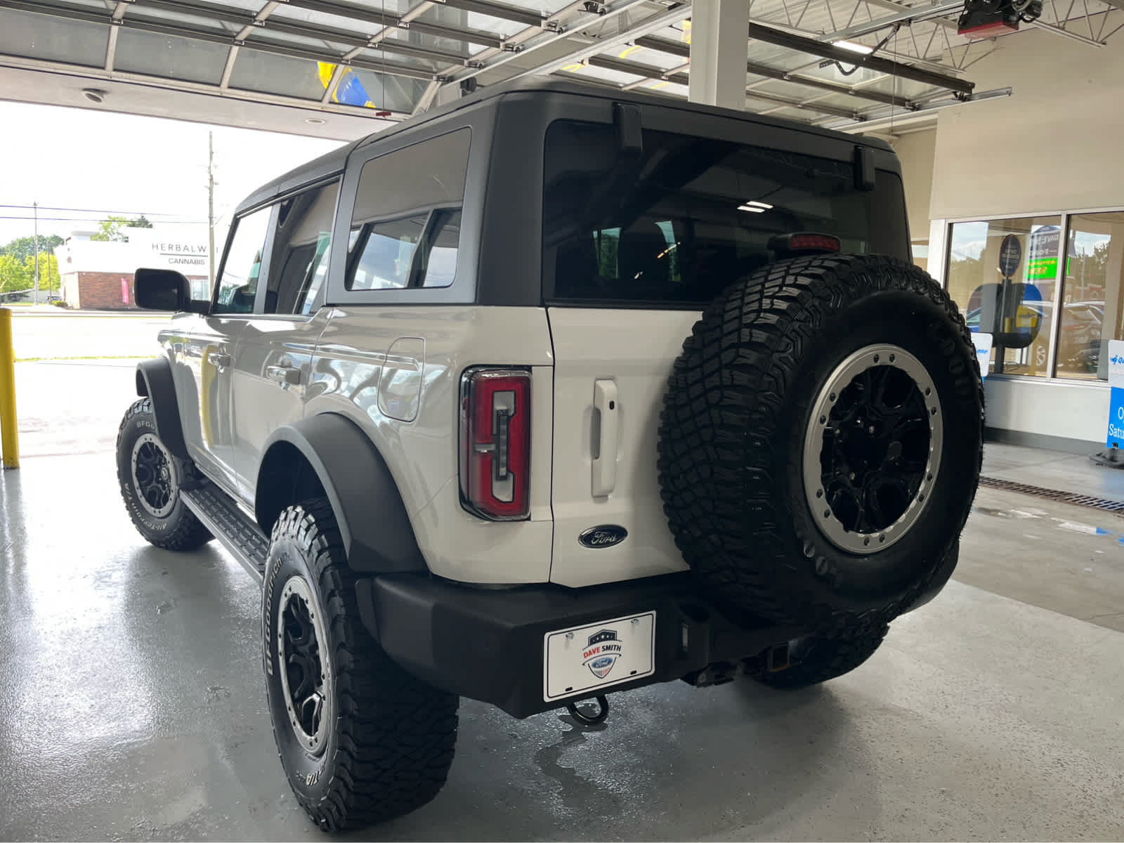 Certified 2023 Ford Bronco Outer Banks w/ Sasquatch Package AWD/4WD image 5