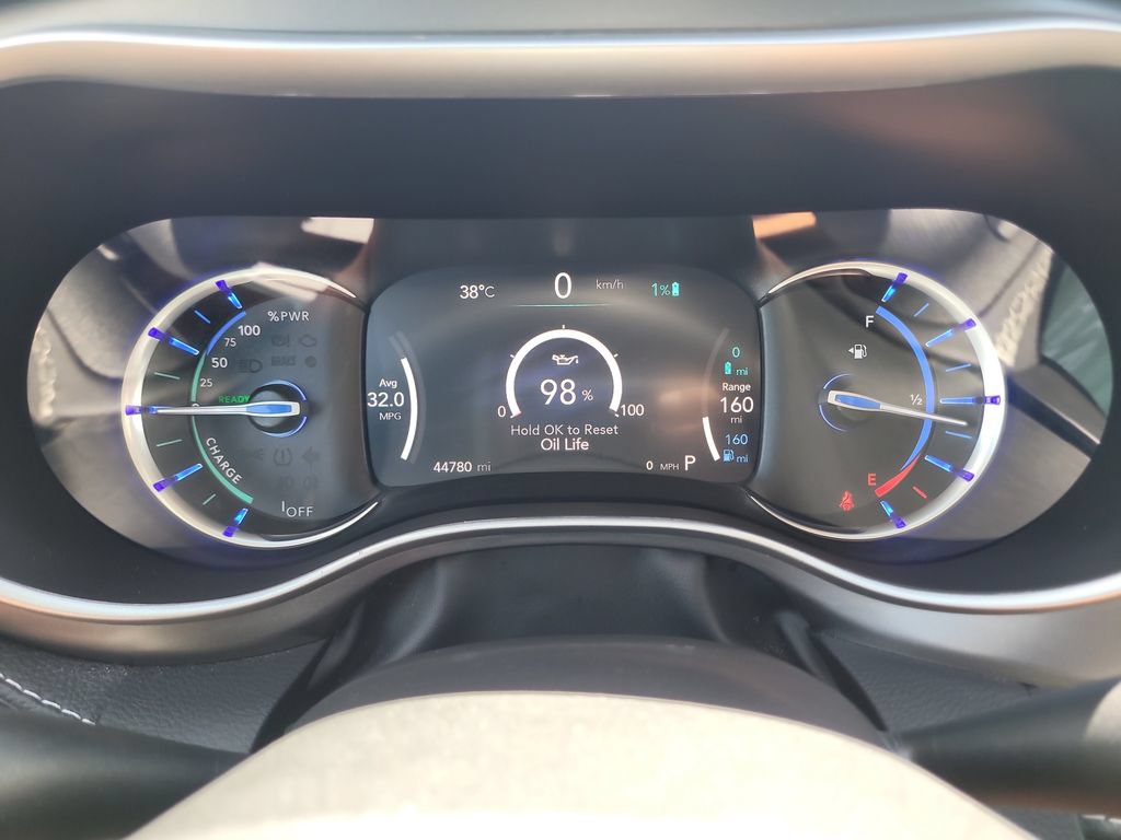 Used 2022 Chrysler Pacifica Touring-L w/ Uconnect Theater Family Group FWD image 31