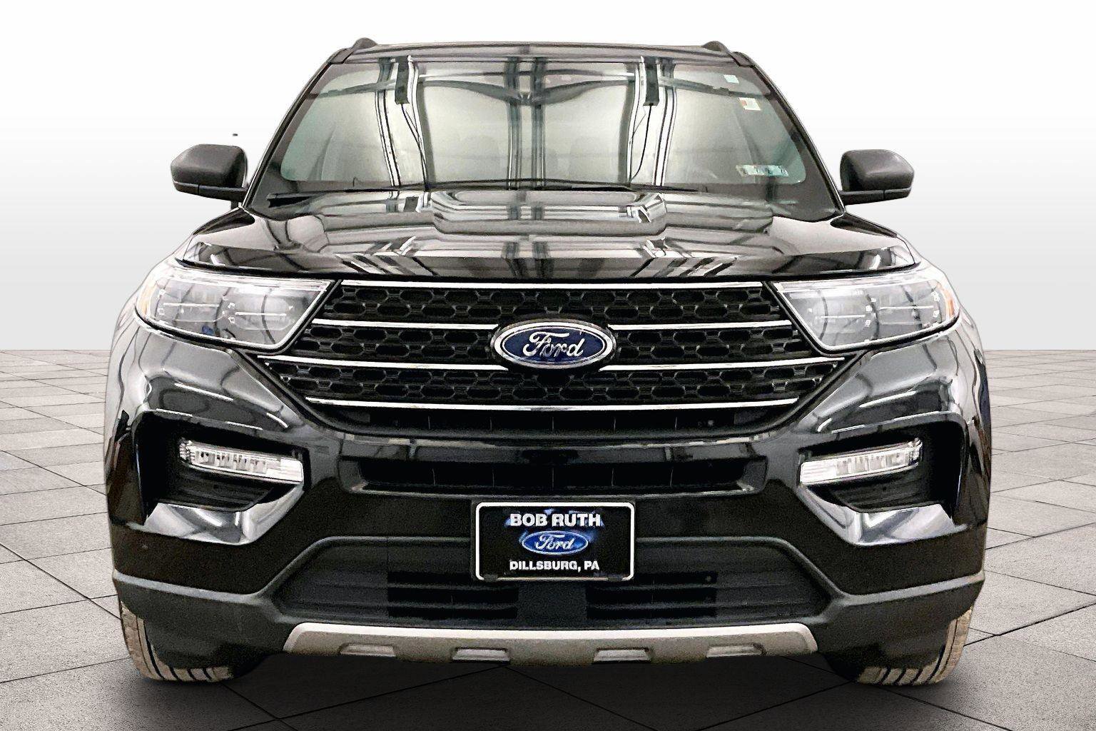 Certified 2022 Ford Explorer XLT w/ Equipment Group 202A image 3