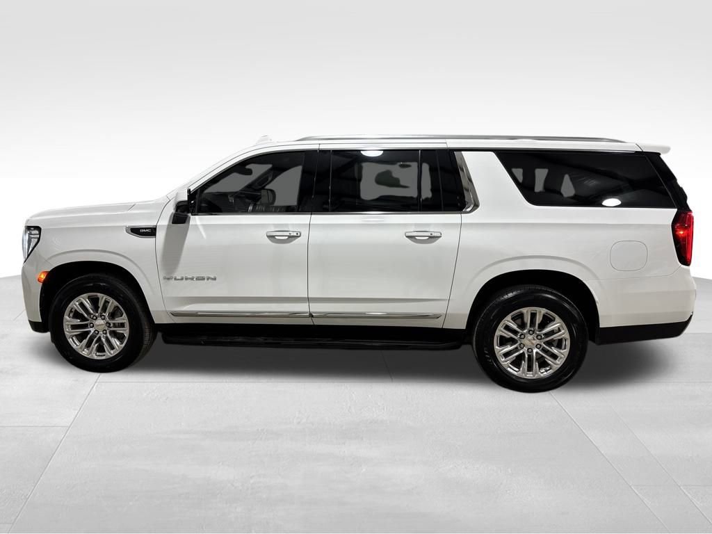 Used 2022 GMC Yukon XL SLT w/ SLT Luxury Package image 2