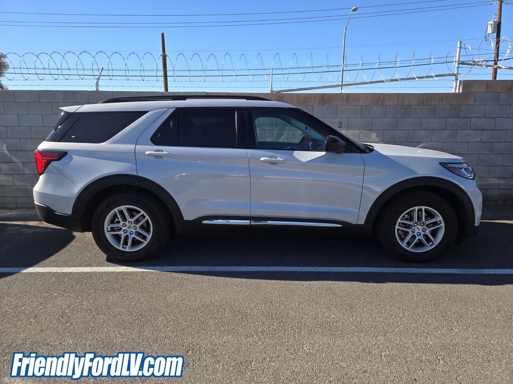 Certified 2025 Ford Explorer Active RWD image 3