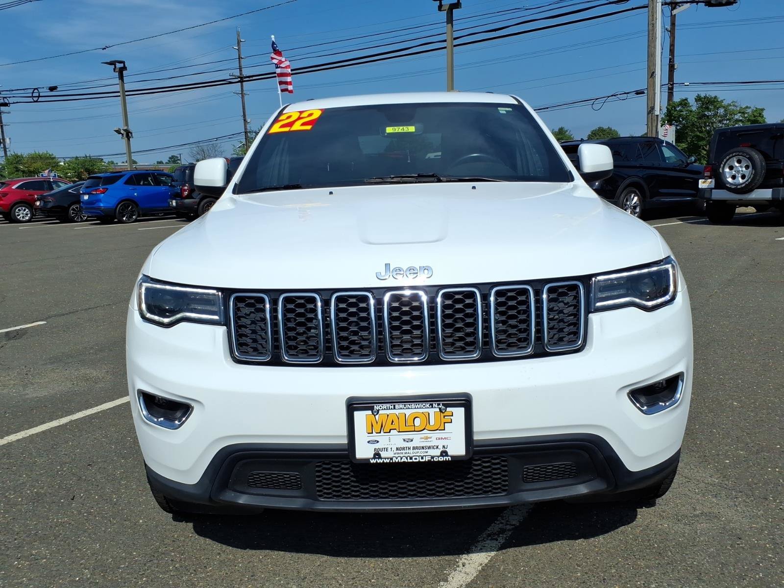 Used 2022 Jeep Grand Cherokee Laredo X AWD/4WD image 2