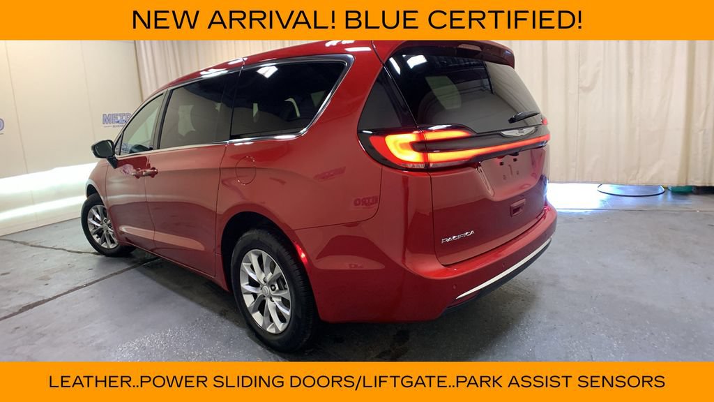 Used 2026 Chrysler Pacifica Select AWD/4WD image 5