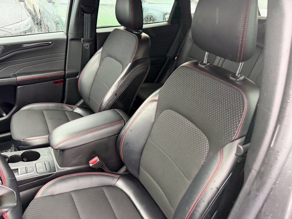 Certified 2025 Ford Escape ST-Line AWD/4WD image 13