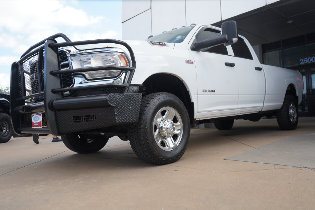 Used 2022 RAM 3500 Tradesman w/ Chrome Appearance Group AWD/4WD image 5