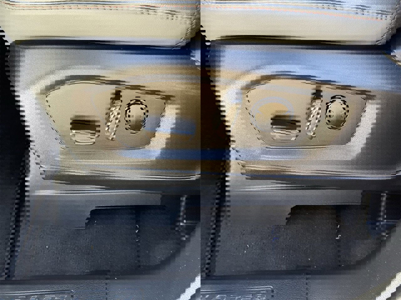 Certified 2025 Ford Explorer Active w/ Active Comfort Package image 25