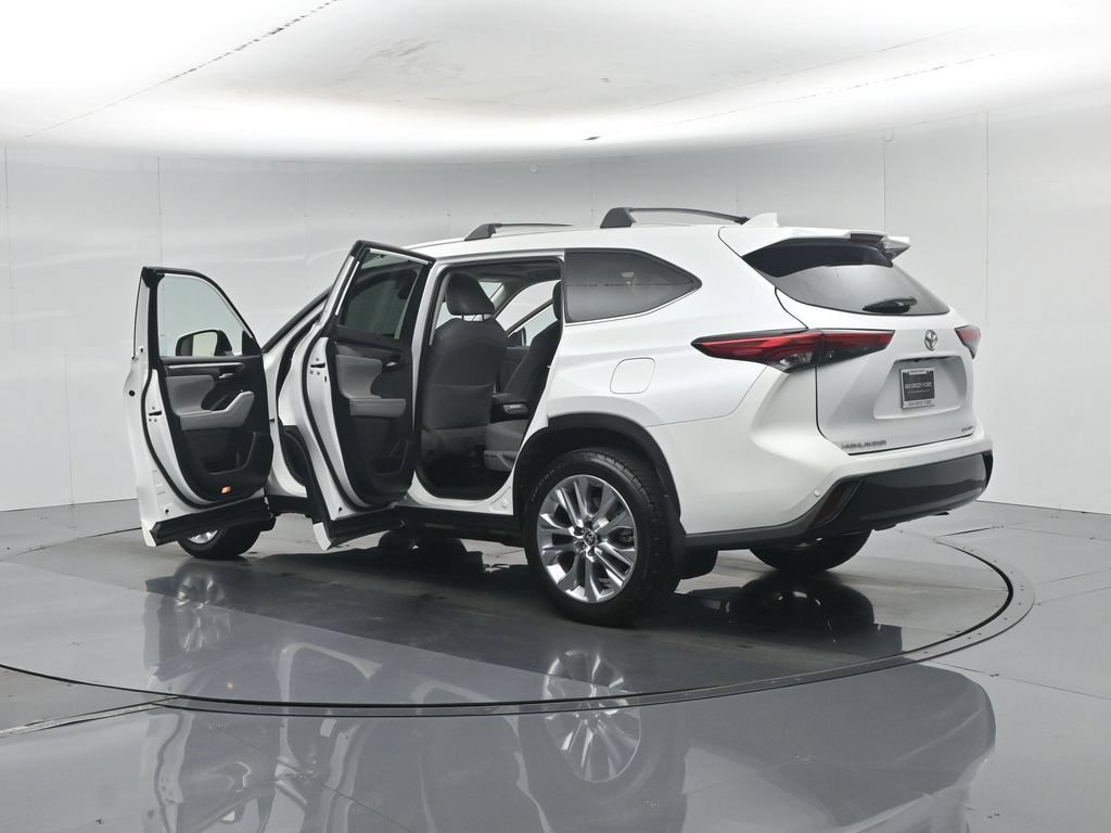 Used 2022 Toyota Highlander Limited FWD image 41