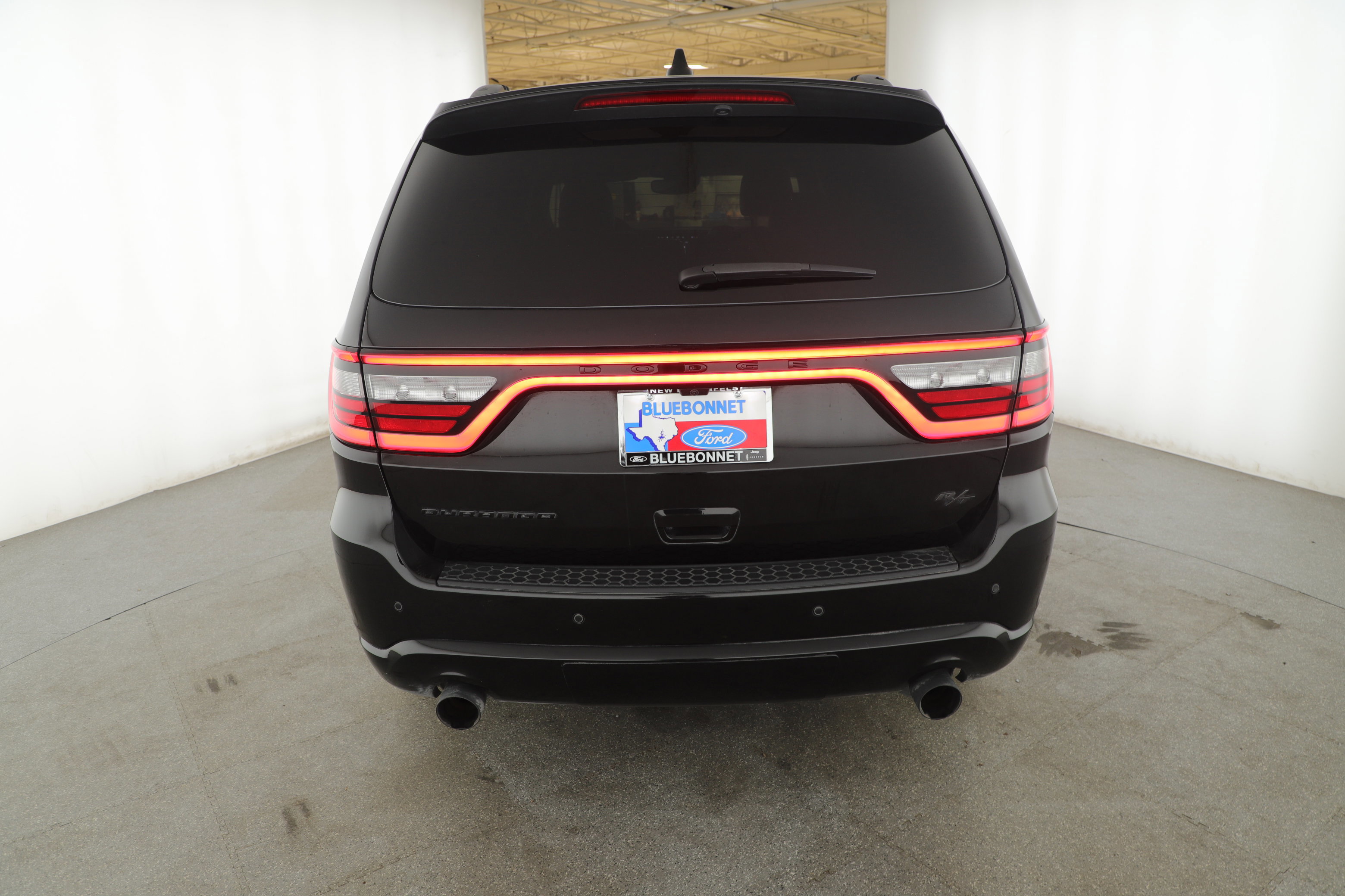 Used 2023 Dodge Durango R/T w/ Hemi Orange Plus Package image 2