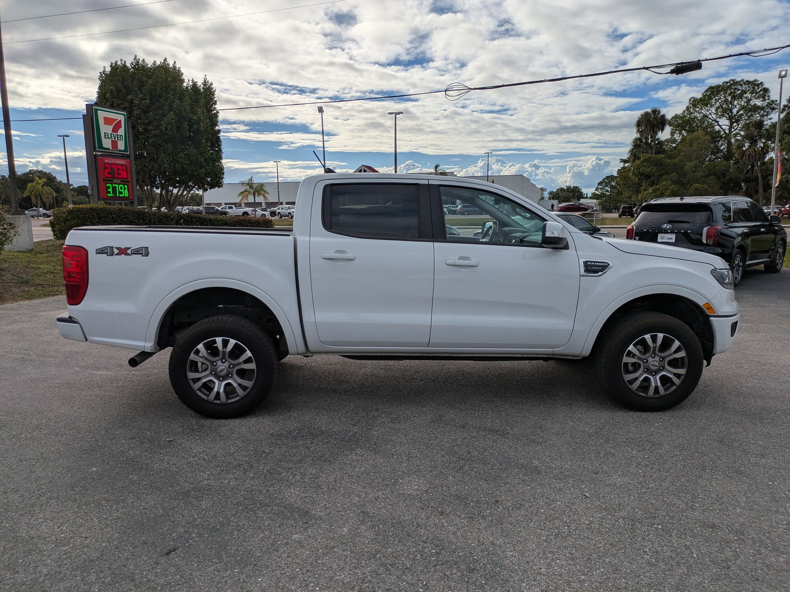 Certified 2023 Ford Ranger Lariat w/ Technology Package image 3