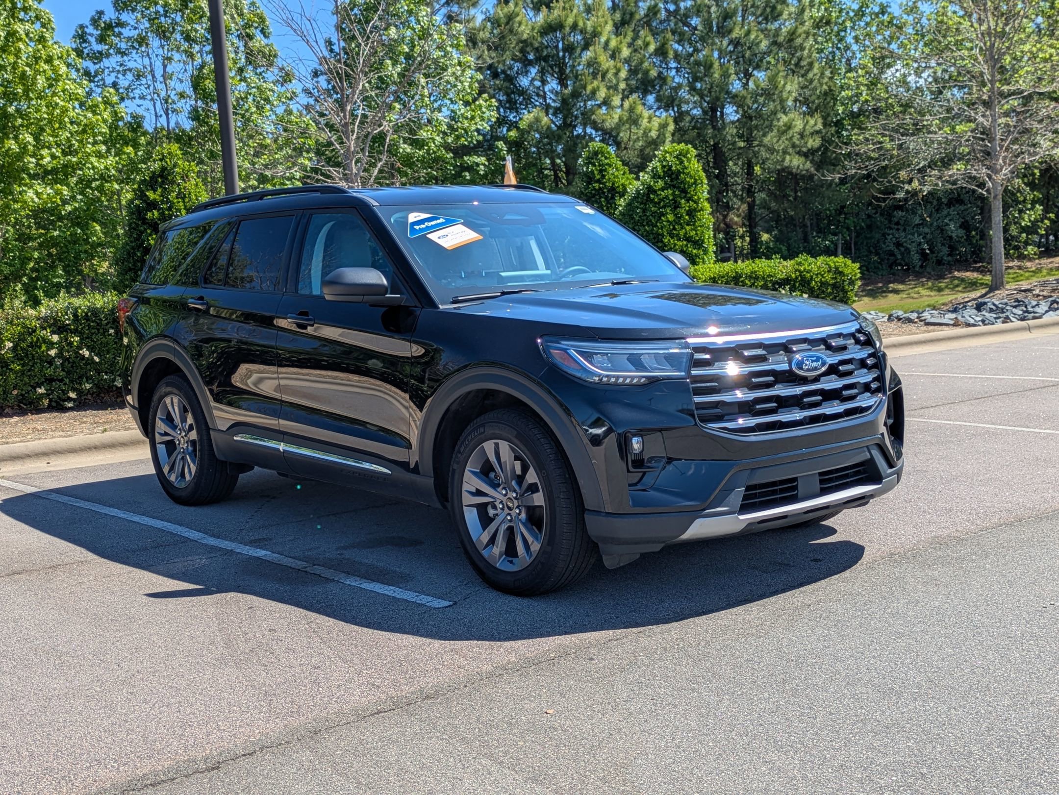 Certified 2025 Ford Explorer Active w/ Active Comfort Package AWD/4WD image 2