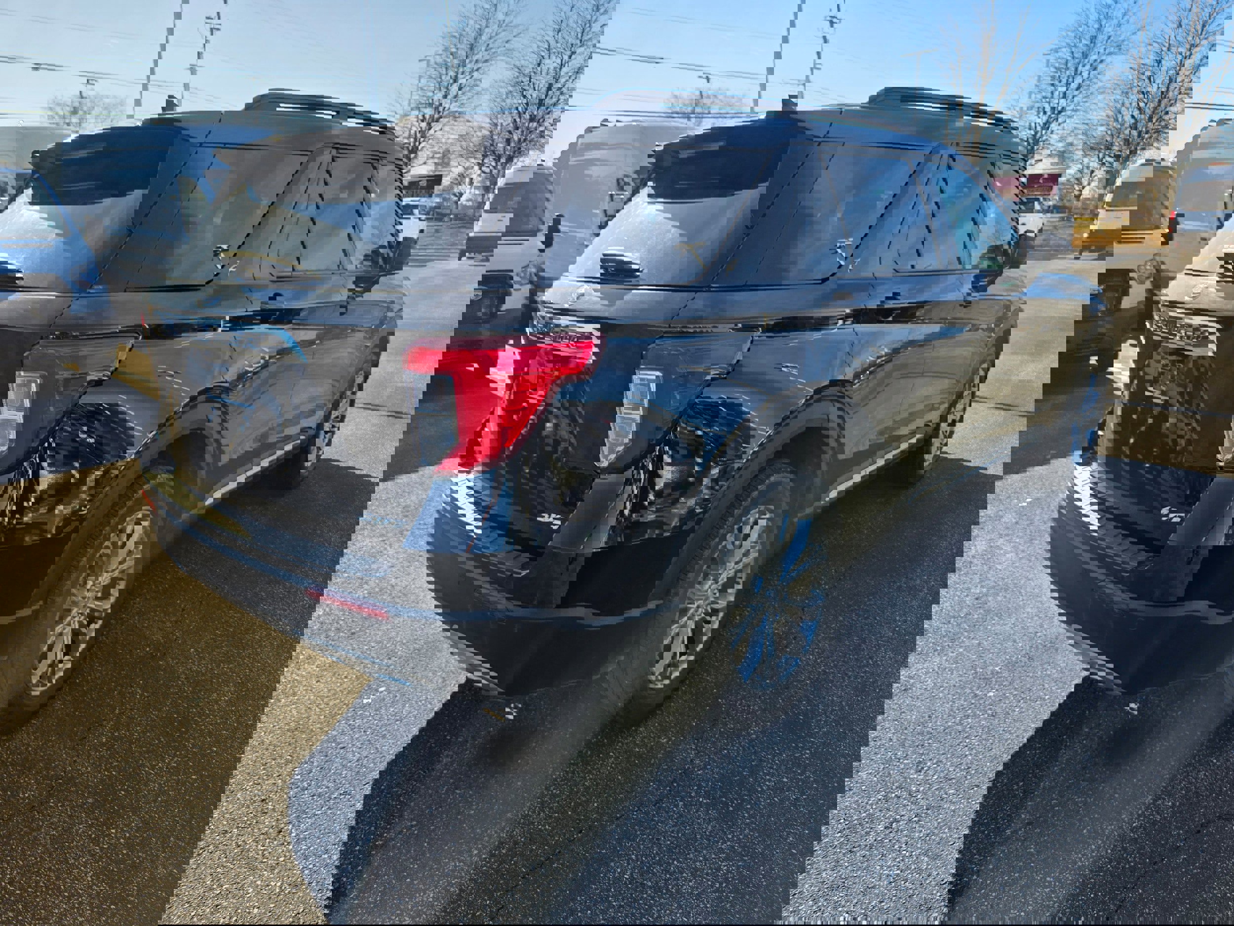 Certified 2022 Ford Explorer XLT w/ Equipment Group 202A image 5