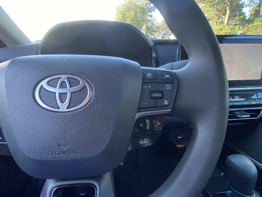 Used 2025 Toyota Camry LE FWD image 33
