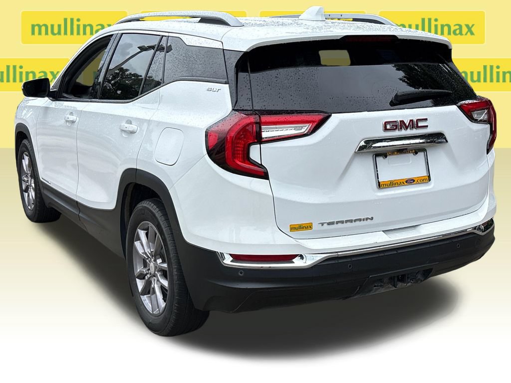 Used 2022 GMC Terrain SLT w/ Tech Package FWD image 9