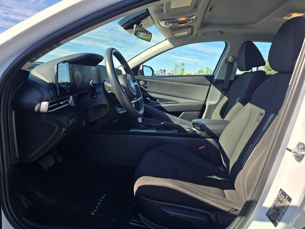 Used 2025 Hyundai Elantra SEL FWD image 12