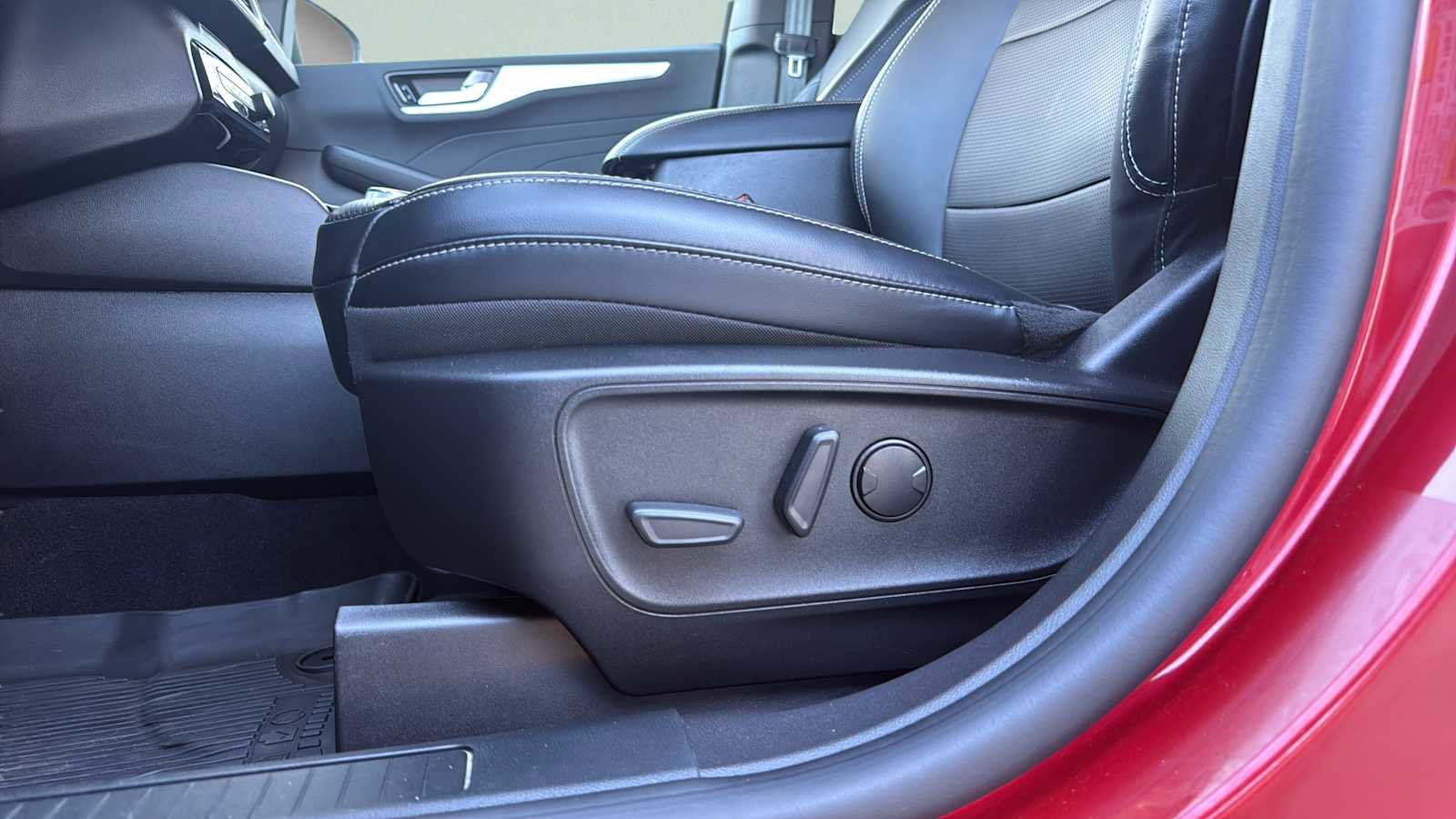 Certified 2023 Ford Escape Platinum image 13