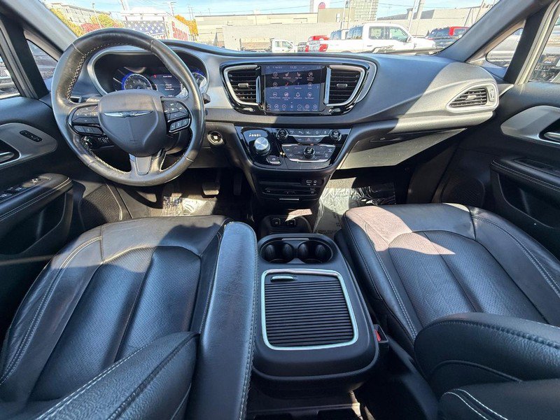 Used 2020 Chrysler Pacifica Touring-L Plus w/ Advanced Safetytec Group FWD image 18