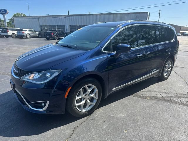 Used 2018 Chrysler Pacifica Touring-L Plus w/ Tire & Wheel Group FWD image 2