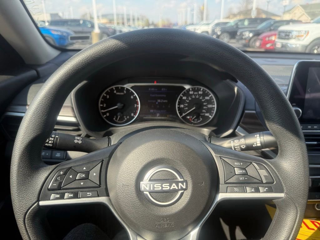 Used 2024 Nissan Altima 2.5 SV FWD image 17