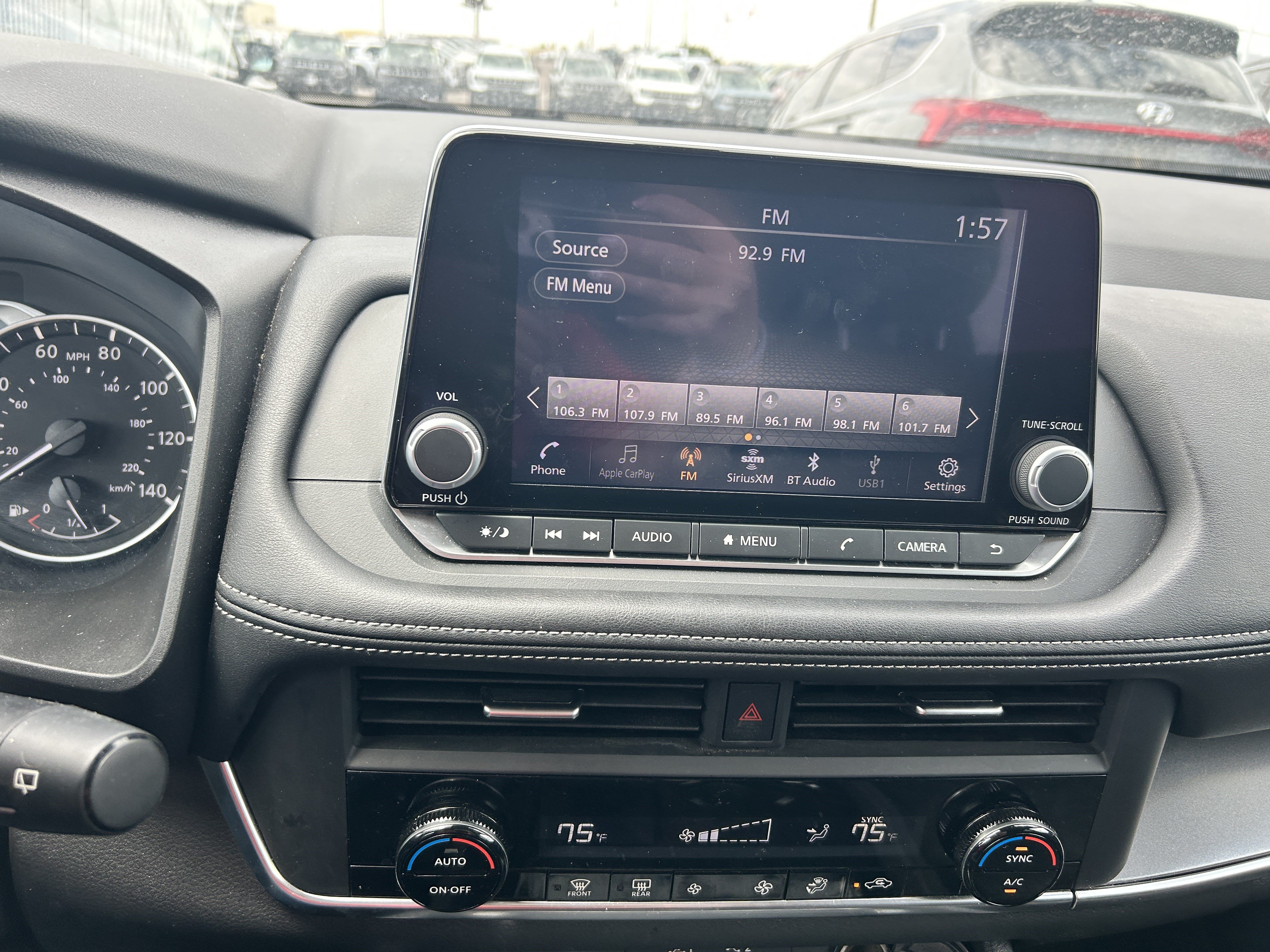Used 2025 Nissan Rogue SV AWD/4WD image 16