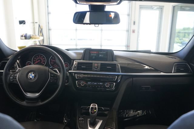 Used 2018 BMW 330i xDrive Sedan AWD/4WD image 30