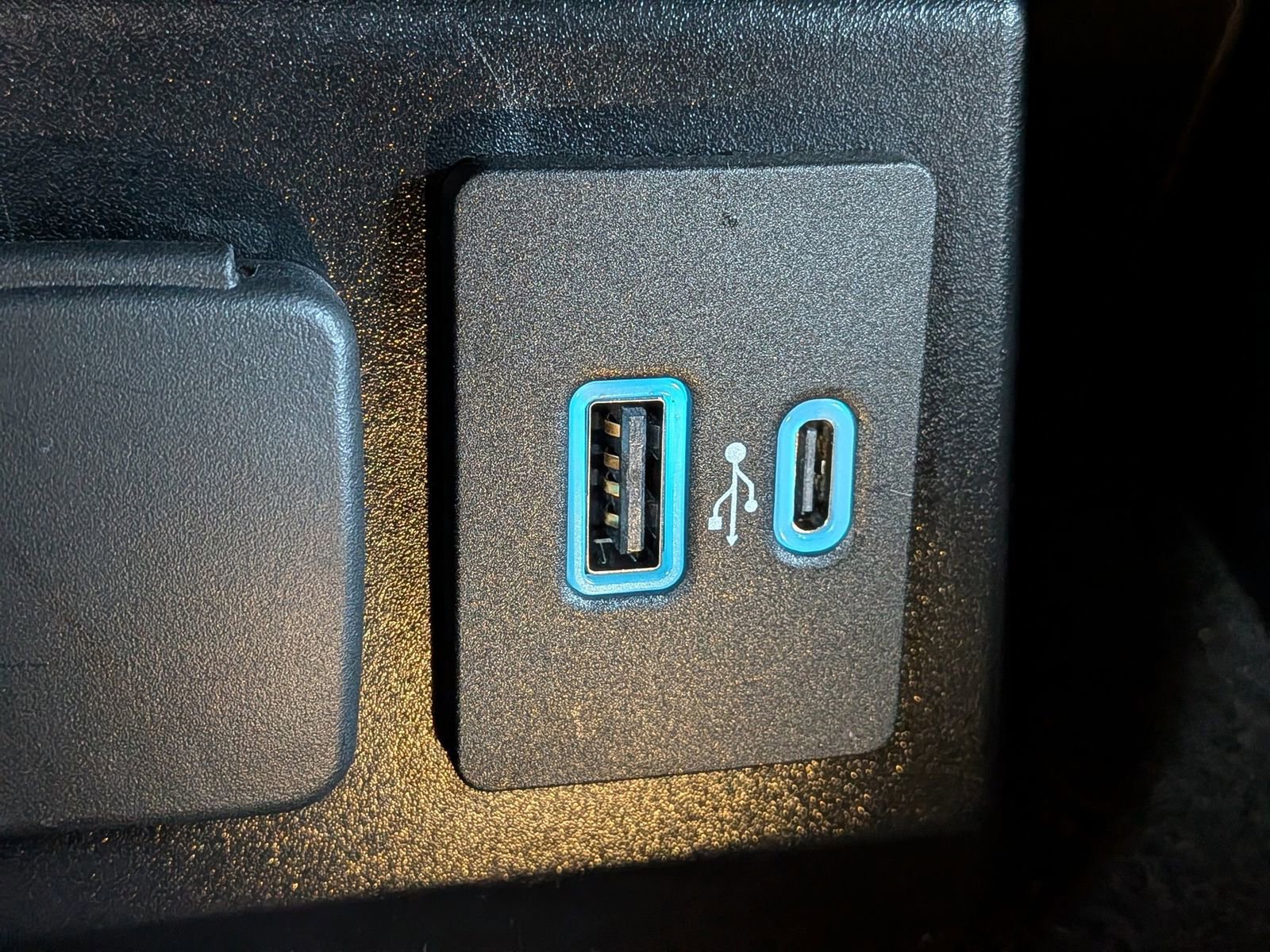 Certified 2023 Ford Explorer XLT w/ Equipment Group 202A image 25