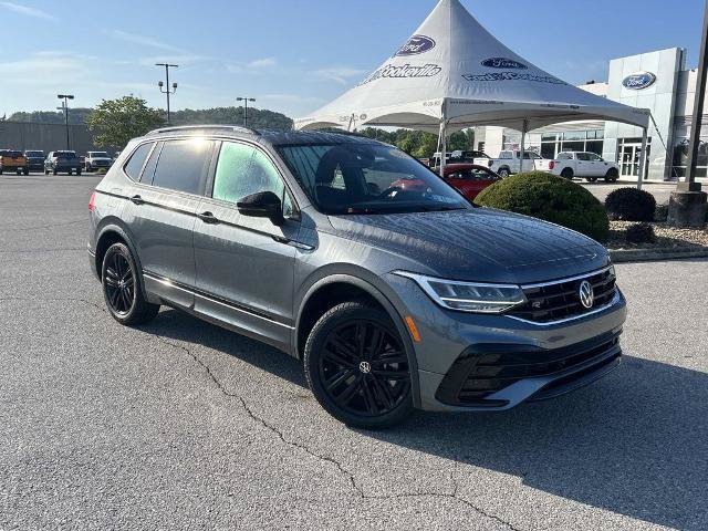 Used 2022 Volkswagen Tiguan SE R-Line FWD image 1