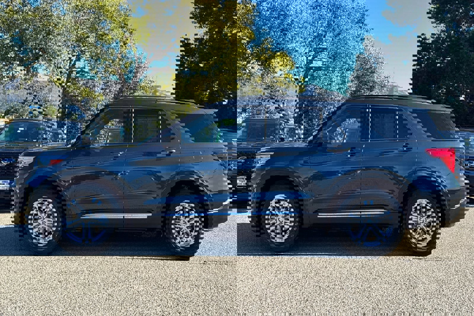 Certified 2022 Ford Explorer XLT w/ Equipment Group 202A image 7