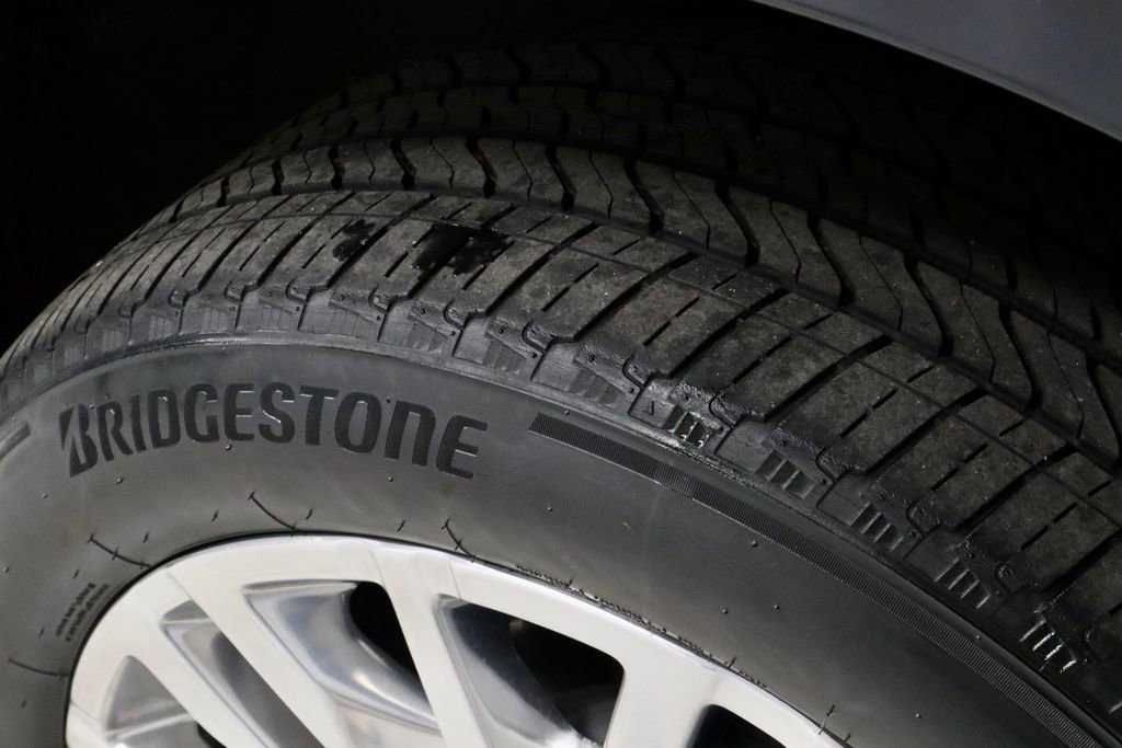 Used 2024 GMC Yukon XL SLE image 19