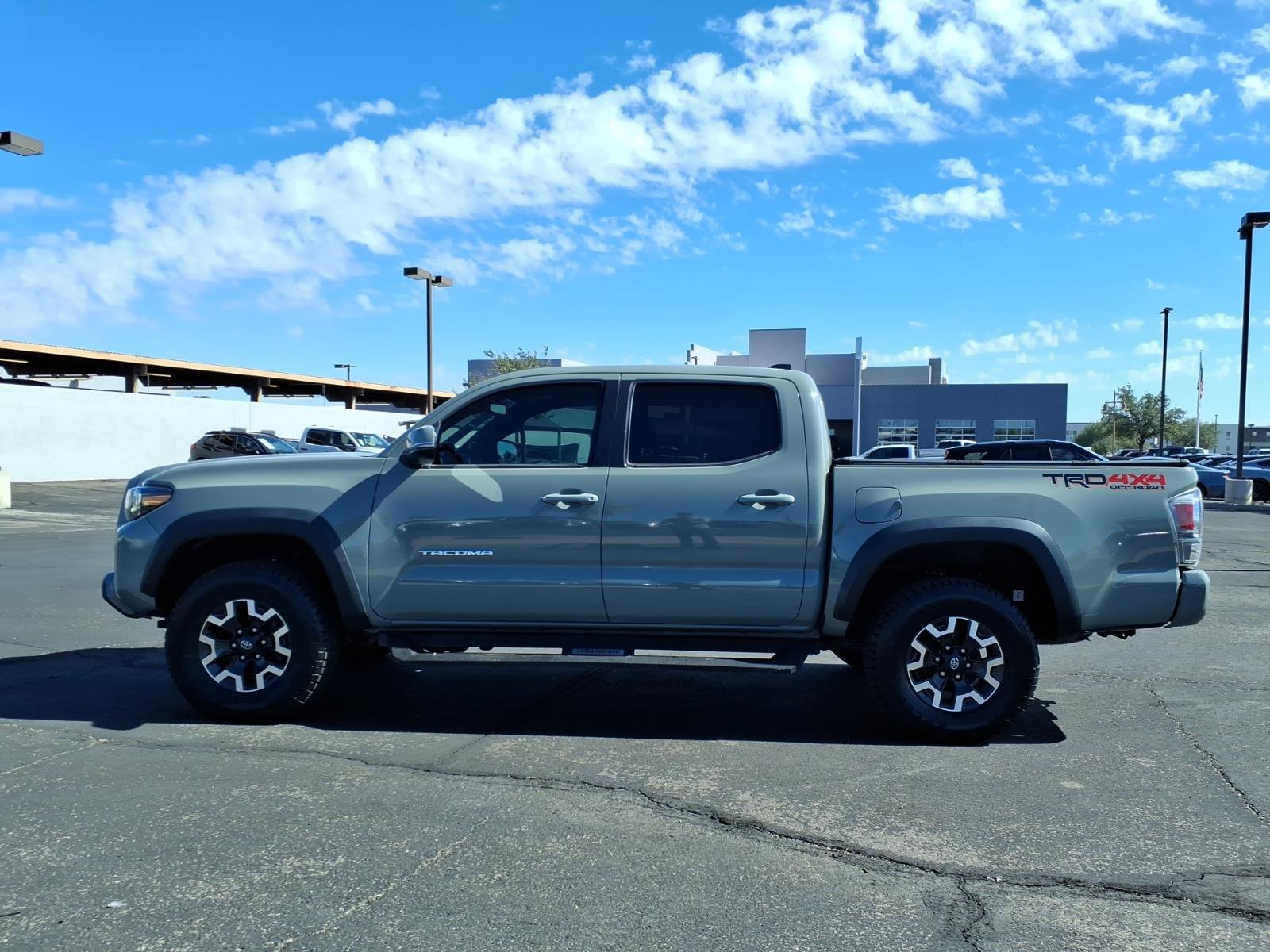 Used 2023 Toyota Tacoma TRD Off-Road w/ TRD Premium Off Road Package AWD/4WD image 2