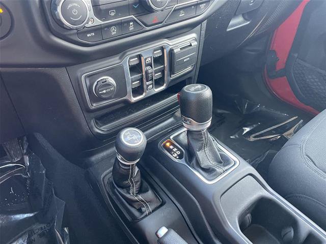 Used 2023 Jeep Wrangler Unlimited Sahara AWD/4WD image 28