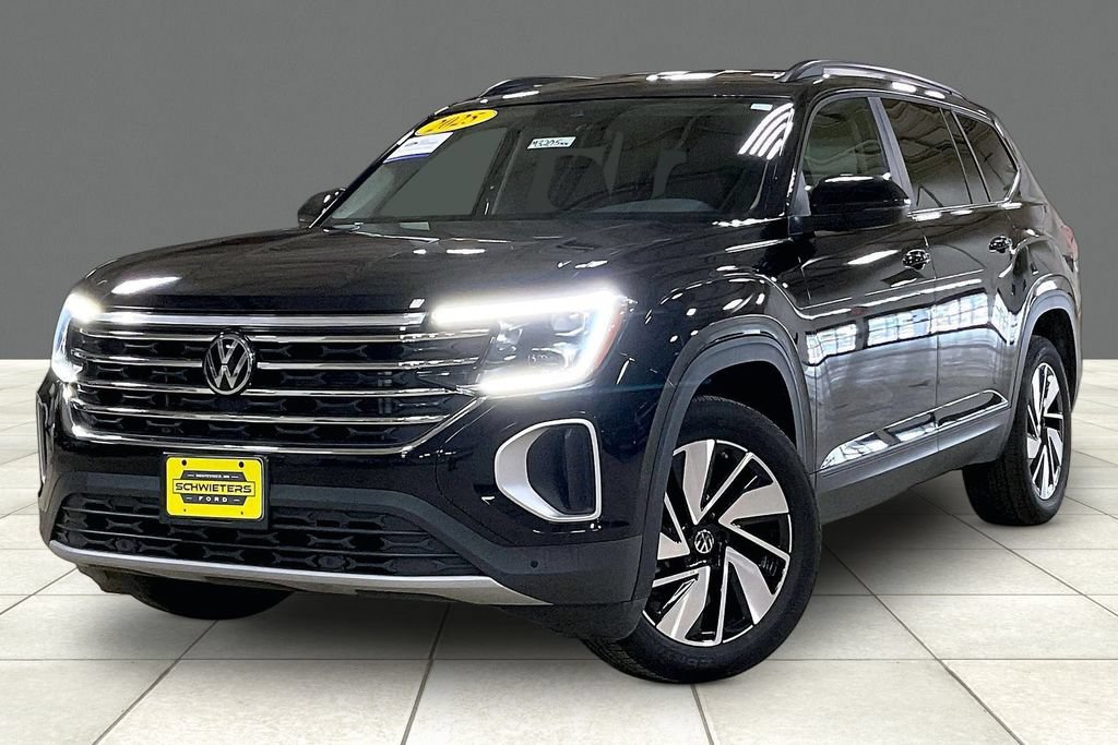 Used 2025 Volkswagen Atlas SE AWD/4WD image 2