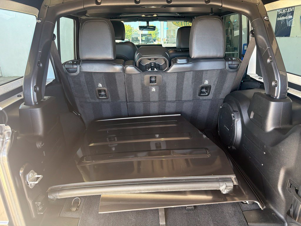 Used 2019 Jeep Wrangler Unlimited Sahara AWD/4WD image 11
