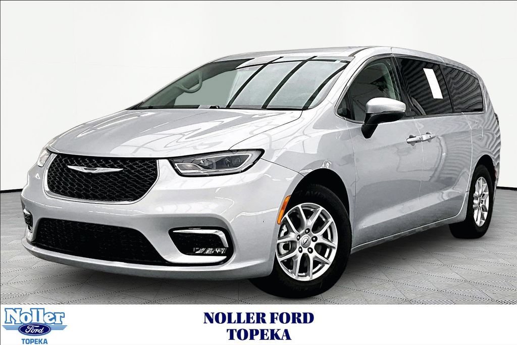 Used 2023 Chrysler Pacifica Touring-L FWD video 1
