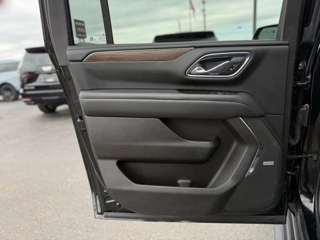 Used 2023 Chevrolet Suburban High Country AWD/4WD image 18