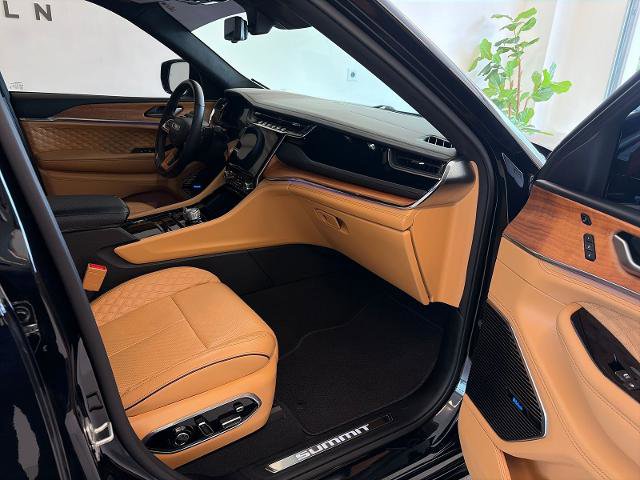 Used 2023 Jeep Grand Cherokee L Summit AWD/4WD image 6