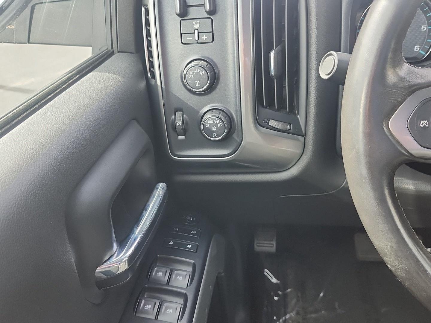 Used 2017 Chevrolet Silverado 1500 LT w/ Redline Edition AWD/4WD image 19