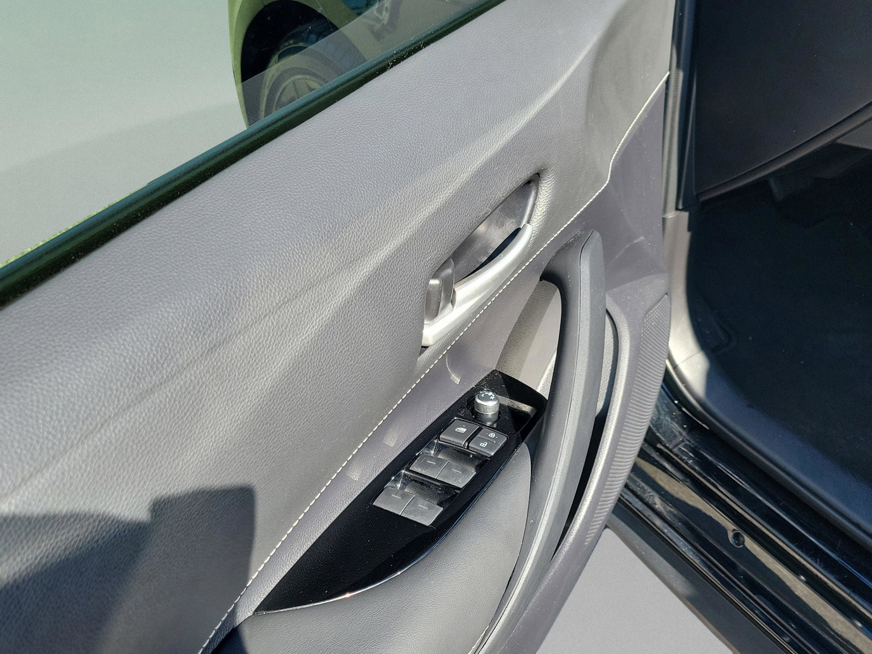 Used 2021 Toyota Corolla SE image 6