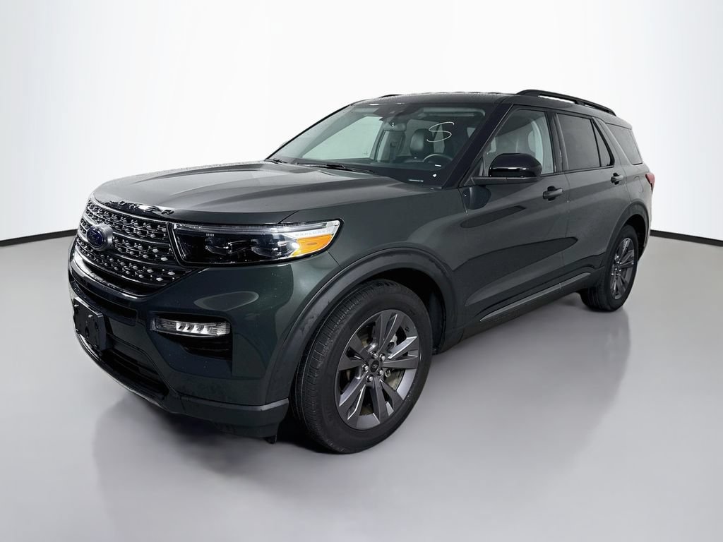 Certified 2024 Ford Explorer XLT w/ Equipment Group 202A RWD image 3