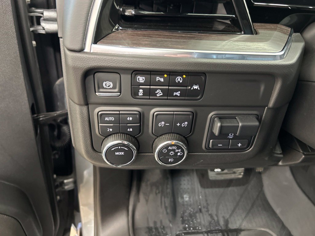 Used 2025 Chevrolet Tahoe LT w/ Comfort Package AWD/4WD image 13