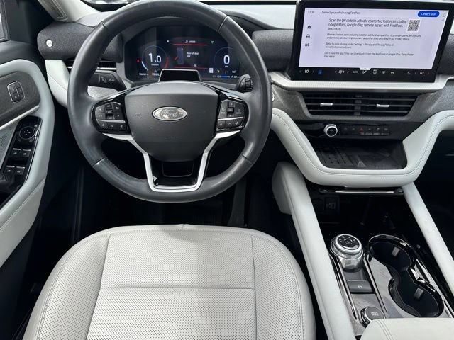 Certified 2025 Ford Explorer Platinum w/ Ultimate Package AWD/4WD image 19