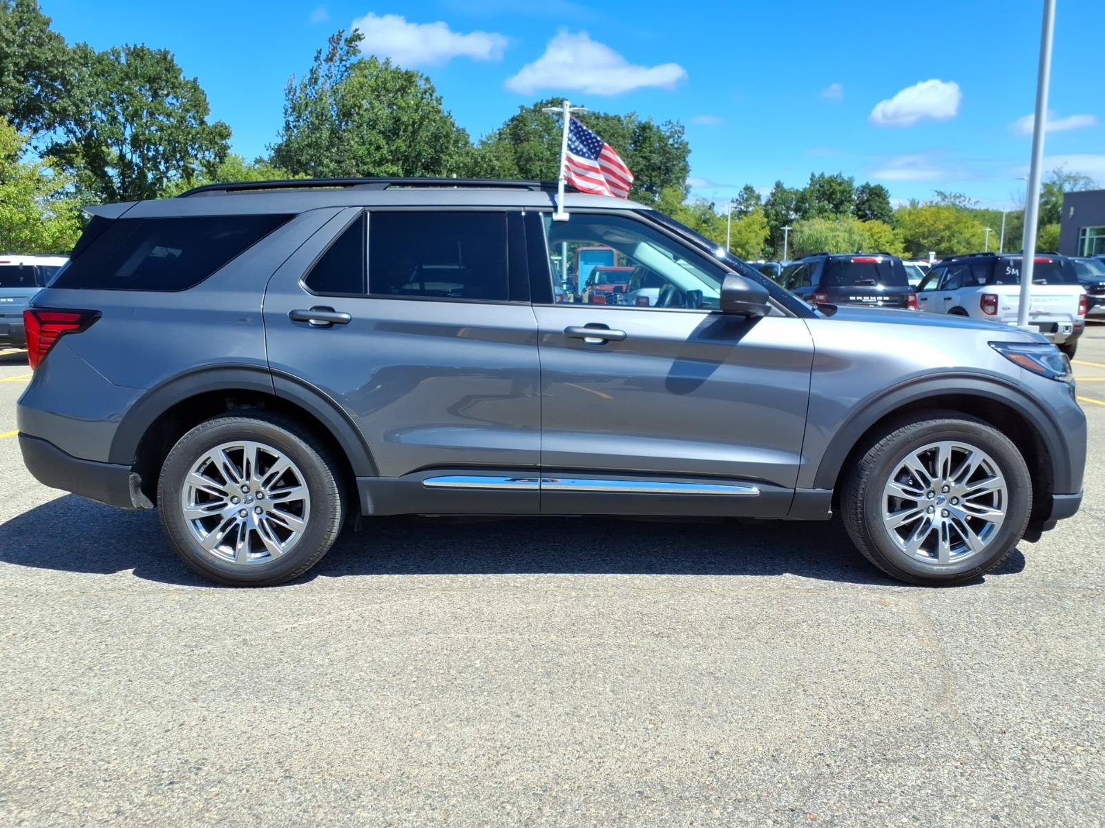 Certified 2025 Ford Explorer Active w/ Active Comfort Package AWD/4WD image 9