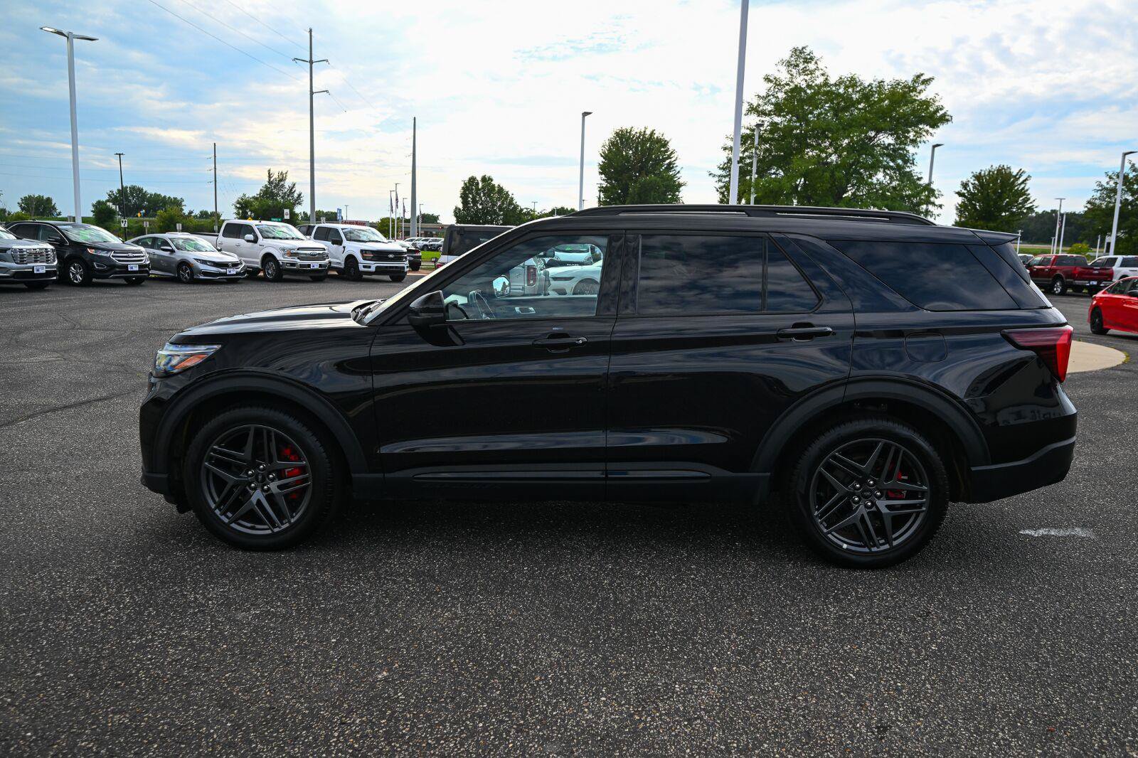 Certified 2025 Ford Explorer ST AWD/4WD image 8