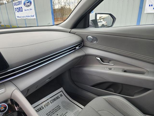 Used 2025 Hyundai Elantra SEL FWD image 16