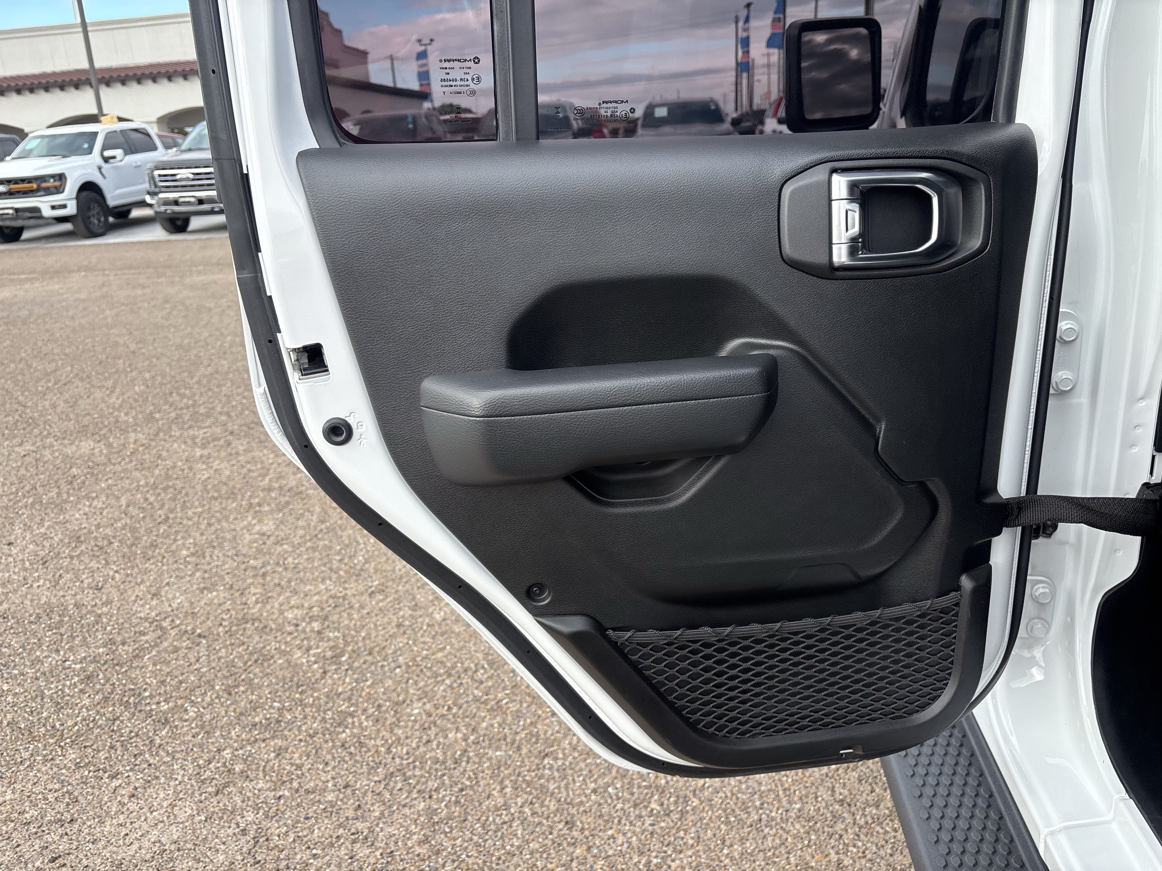 Used 2025 Jeep Wrangler Unlimited Sport AWD/4WD image 14