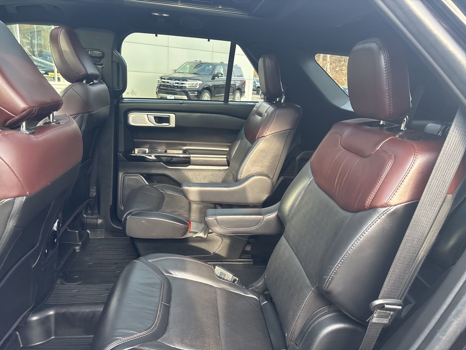 Certified 2022 Ford Explorer Platinum w/ Equipment Group 601A image 32