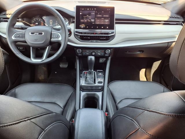 Used 2025 Jeep Compass Limited image 13