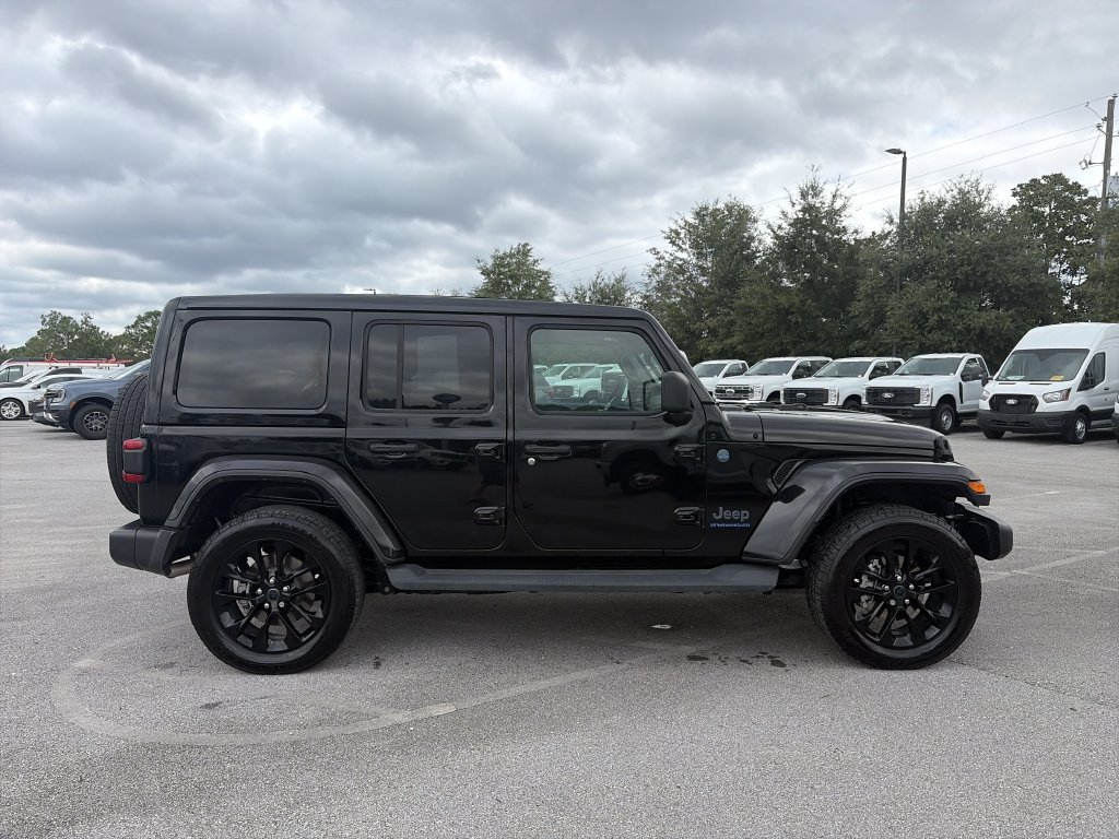 Used 2025 Jeep Wrangler Unlimited Sahara w/ Safety Group AWD/4WD image 8