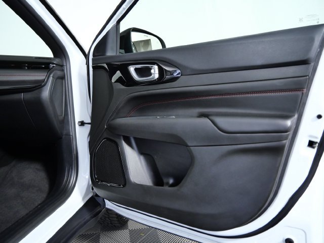 Used 2025 Jeep Compass Trailhawk AWD/4WD image 10